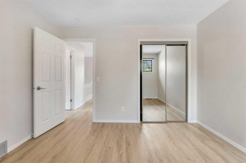 37 Edgeford Way Nw, Calgary, AB - Indoor Photo Showing Other Room