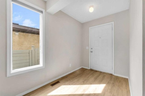 37 Edgeford Way Nw, Calgary, AB - Indoor Photo Showing Other Room