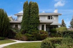 2711 Crawford Road NW Calgary, AB T2L 1C9