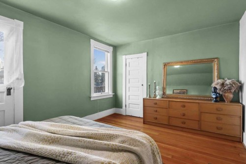 1038 1 Avenue Nw, Calgary, AB - Indoor Photo Showing Bedroom