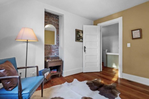 1038 1 Avenue Nw, Calgary, AB - Indoor Photo Showing Other Room