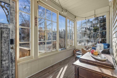 1038 1 Avenue Nw, Calgary, AB - Indoor Photo Showing Other Room