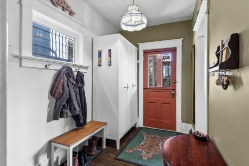 1038 1 Avenue Nw, Calgary, AB - Indoor Photo Showing Other Room