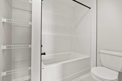 494 Kinniburgh Loop, Chestermere, AB - Indoor Photo Showing Bathroom