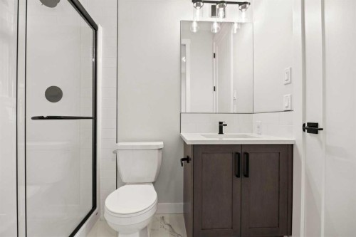 494 Kinniburgh Loop, Chestermere, AB - Indoor Photo Showing Bathroom