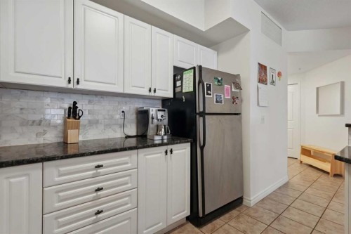 207-838 19 Avenue Sw, Calgary, AB - Indoor Photo Showing Kitchen