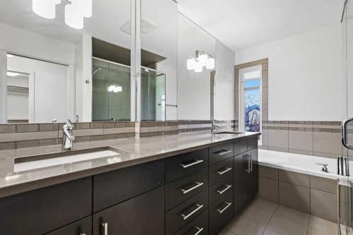 2013 24A Street Sw, Calgary, AB - Indoor Photo Showing Bathroom