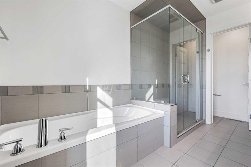 2013 24A Street Sw, Calgary, AB - Indoor Photo Showing Bathroom