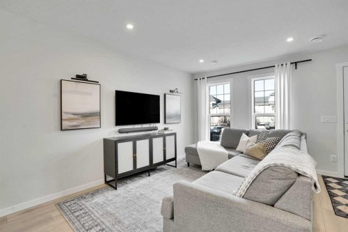 128 Cranbrook Square Se, Calgary, AB - Indoor Photo Showing Living Room