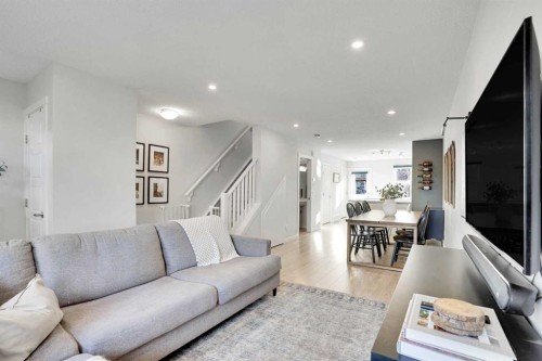 128 Cranbrook Square Se, Calgary, AB - Indoor Photo Showing Living Room