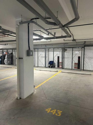 7211-1802 Mahogany Boulevard Se, Calgary, AB - Indoor Photo Showing Garage