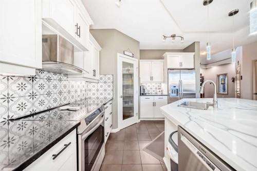 1516 Montrose Terrace Se, High River, AB - Indoor Photo Showing Kitchen With Upgraded Kitchen