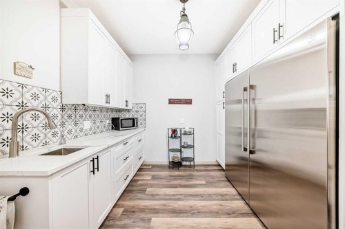 1516 Montrose Terrace Se, High River, AB - Indoor Photo Showing Kitchen
