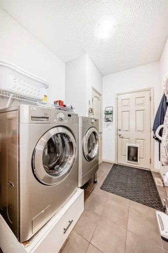 1516 Montrose Terrace Se, High River, AB - Indoor Photo Showing Laundry Room