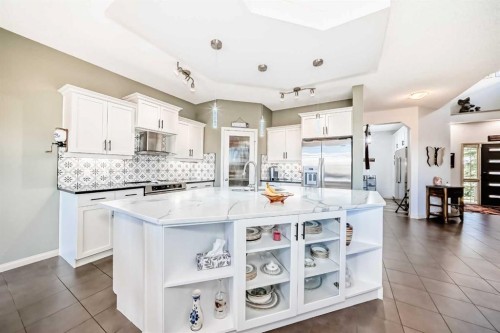 1516 Montrose Terrace Se, High River, AB - Indoor Photo Showing Kitchen With Upgraded Kitchen