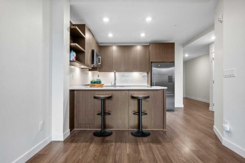 202-88 9 Street Ne, Calgary, AB - Indoor Photo Showing Kitchen