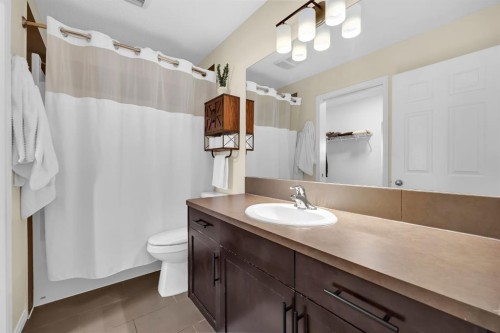 128 Country Village Manor Ne, Calgary, AB - Indoor Photo Showing Bathroom