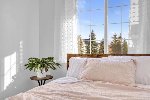 128 Country Village Manor Ne, Calgary, AB - Indoor Photo Showing Bedroom