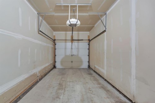 128 Country Village Manor Ne, Calgary, AB - Indoor Photo Showing Garage