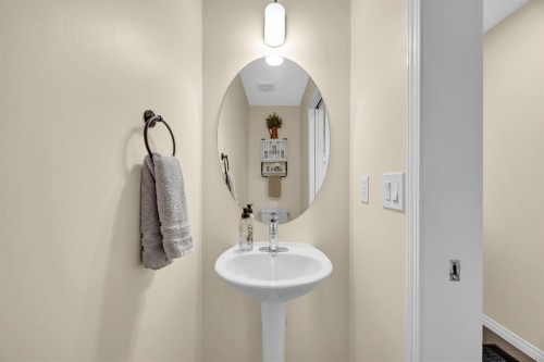 128 Country Village Manor Ne, Calgary, AB - Indoor Photo Showing Bathroom