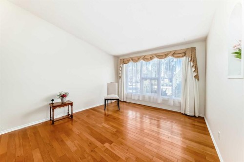 35 Ray Avenue, Red Deer, AB - Indoor Photo Showing Other Room