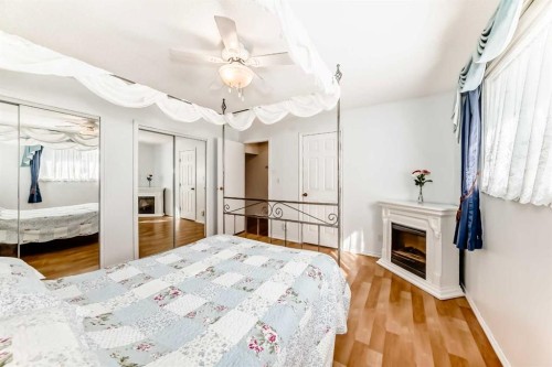 35 Ray Avenue, Red Deer, AB - Indoor Photo Showing Bedroom