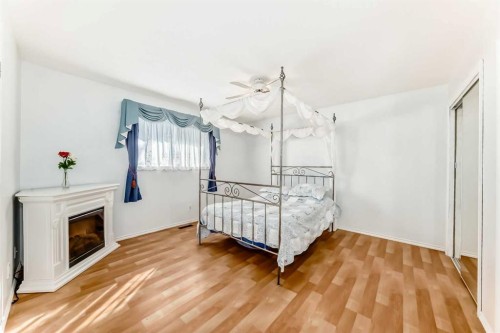 35 Ray Avenue, Red Deer, AB - Indoor Photo Showing Bedroom