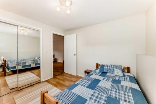 35 Ray Avenue, Red Deer, AB - Indoor Photo Showing Bedroom