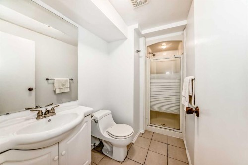 35 Ray Avenue, Red Deer, AB - Indoor Photo Showing Bathroom