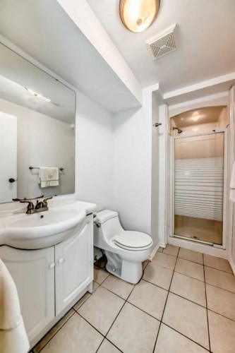 35 Ray Avenue, Red Deer, AB - Indoor Photo Showing Bathroom