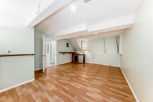 35 Ray Avenue, Red Deer, AB - Indoor Photo Showing Other Room