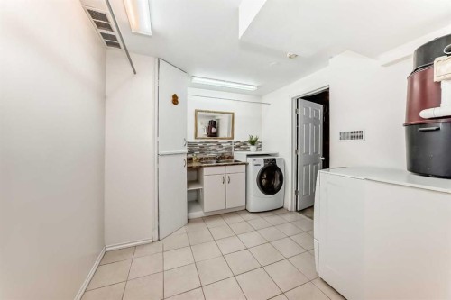 35 Ray Avenue, Red Deer, AB - Indoor Photo Showing Laundry Room