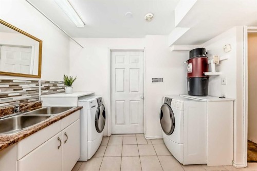 35 Ray Avenue, Red Deer, AB - Indoor Photo Showing Laundry Room