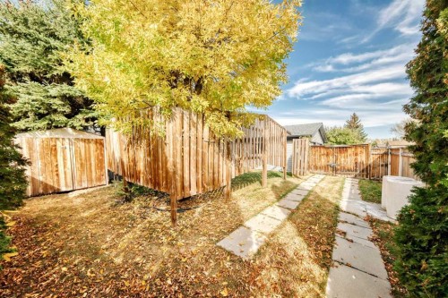 35 Ray Avenue, Red Deer, AB - Outdoor