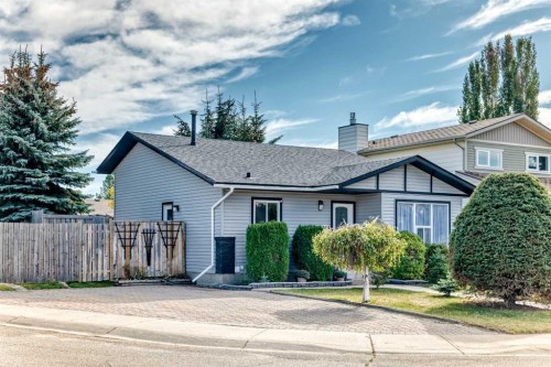 35 Ray Avenue, Red Deer, AB - Outdoor