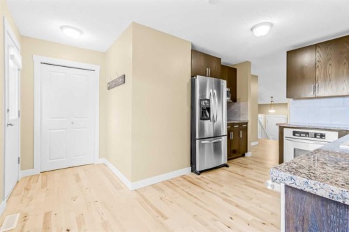 16279 10 Street Sw, Calgary, AB - Indoor Photo Showing Kitchen
