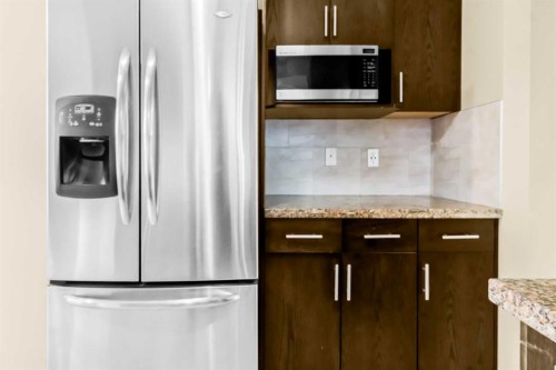 16279 10 Street Sw, Calgary, AB - Indoor Photo Showing Kitchen