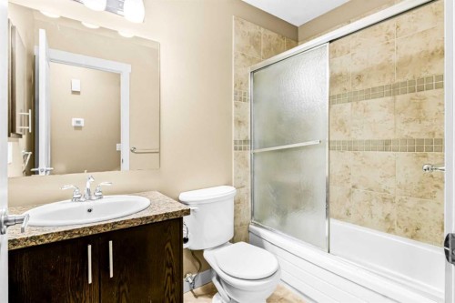 16279 10 Street Sw, Calgary, AB - Indoor Photo Showing Bathroom
