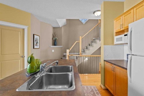 147 Hampstead Green Nw, Calgary, AB - Indoor Photo Showing Kitchen With Double Sink