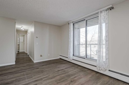 307-4944 Dalton Drive Nw, Calgary, AB - Indoor Photo Showing Other Room