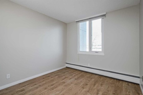 307-4944 Dalton Drive Nw, Calgary, AB - Indoor Photo Showing Other Room