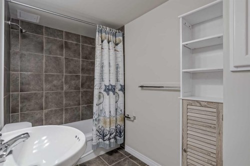 307-4944 Dalton Drive Nw, Calgary, AB - Indoor Photo Showing Bathroom