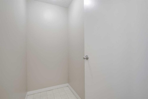 307-4944 Dalton Drive Nw, Calgary, AB - Indoor Photo Showing Other Room