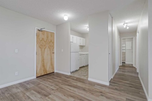 307-4944 Dalton Drive Nw, Calgary, AB - Indoor Photo Showing Other Room