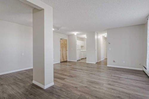 307-4944 Dalton Drive Nw, Calgary, AB - Indoor Photo Showing Other Room