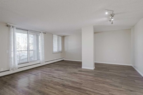 307-4944 Dalton Drive Nw, Calgary, AB - Indoor Photo Showing Other Room