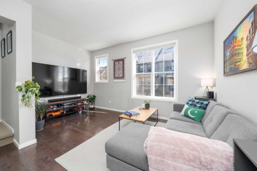 444 Ascot Circle Sw, Calgary, AB - Indoor Photo Showing Living Room