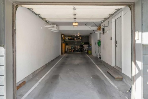 444 Ascot Circle Sw, Calgary, AB - Indoor Photo Showing Garage