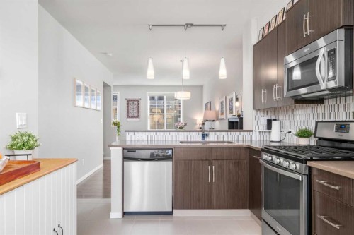 444 Ascot Circle Sw, Calgary, AB - Indoor Photo Showing Kitchen With Upgraded Kitchen