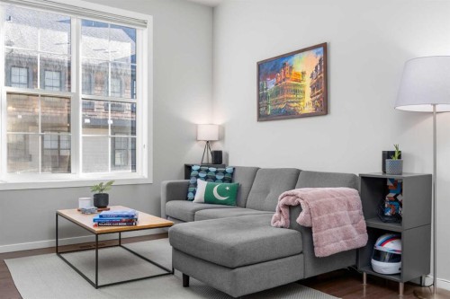 444 Ascot Circle Sw, Calgary, AB - Indoor Photo Showing Living Room